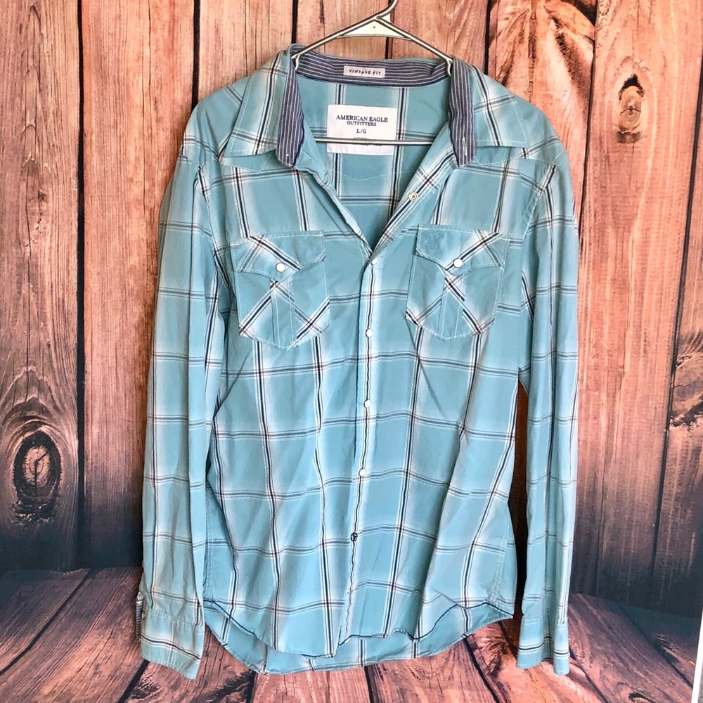 American Eagle Plaid Button Up long sleeve shirt